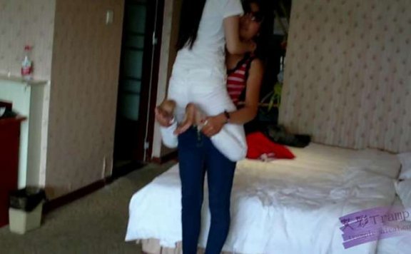 【网盘】丽莎小薇坐腿抗抱