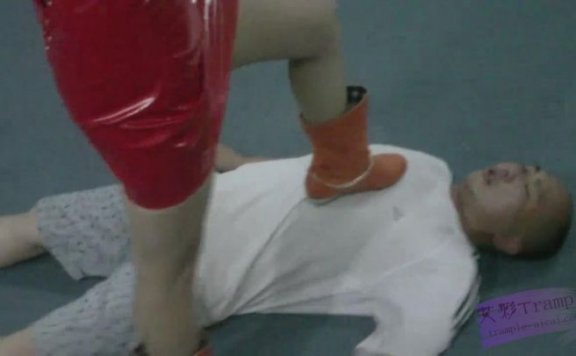 【网盘】狠辣女警潜入(1)—高抬腿踩脖子踩死吐血