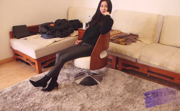 【网盘】艾丝绝美紧身皮裤丝袜足底!插M嘴到流血,最后还抚慰M