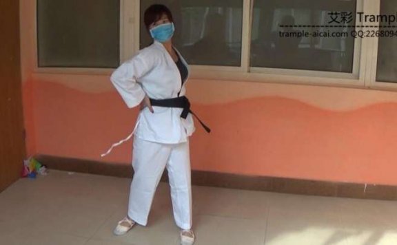 【网盘】跆拳道美女防狼演练.