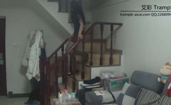 【网盘】黑丝高跟靴子踩气球