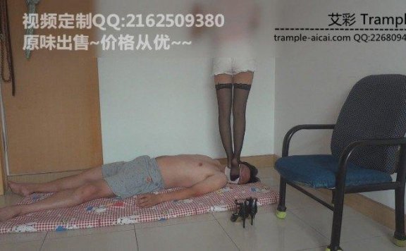 【网盘】小教练完美身材黑丝凉鞋暴力踩踏