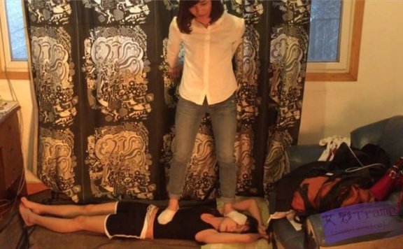 【网盘】原味棉襪全體重長時間賤踩女m!