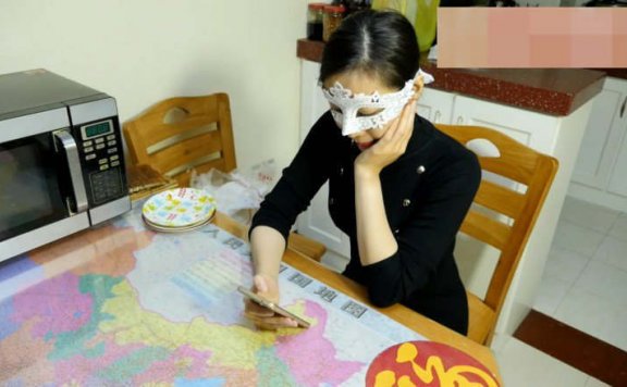 【网盘】小主被Boss捆绑虐脚丫