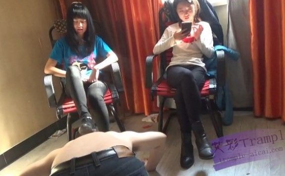 【网盘】皮皮带新人踩踏