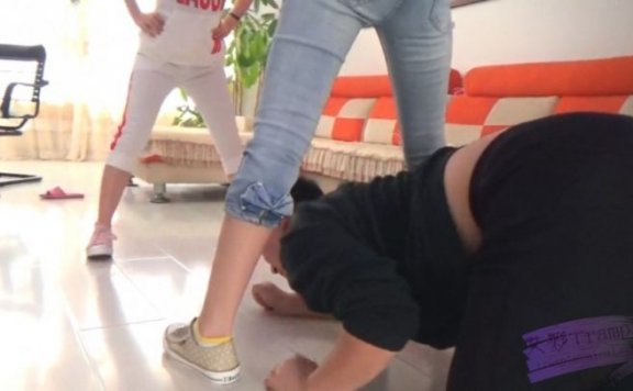 【网盘】两位女主玩弄