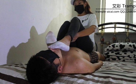 【网盘】鸽宝原创真实一个月脏袜子调教舔舐塞嘴坐脸