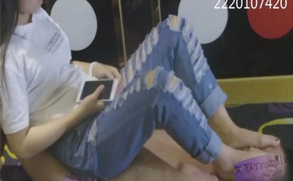 【网盘】高中女生胯下的畜生玩物