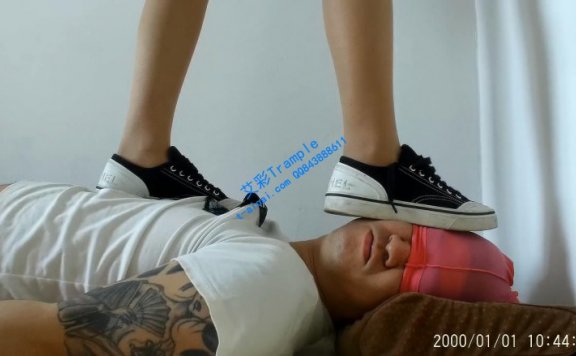 【网盘】长腿女神帆布鞋踩踏肥仔