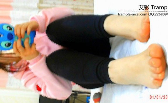 【网盘】学生一族手机党妹妹脚虐