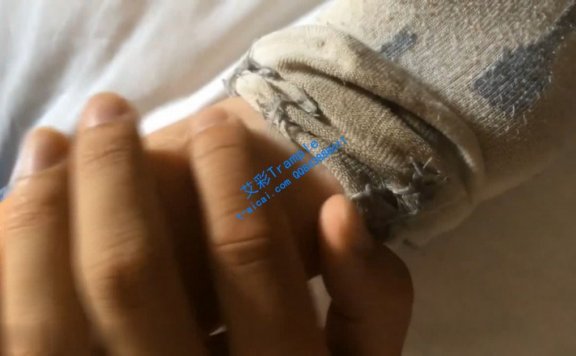 【网盘】舔学妹汗臭棉袜下的脚