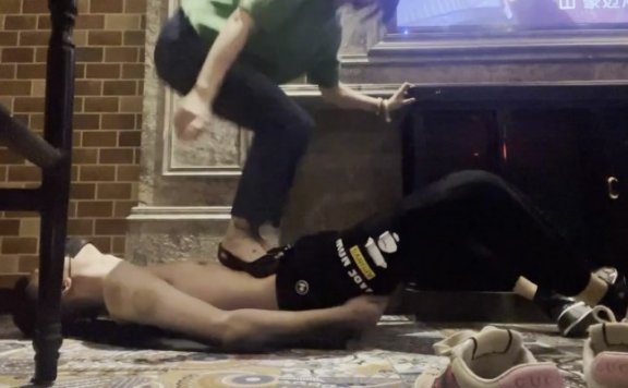 【网盘】【彼岸花】KTV性感高跟鞋暴踩毯子 YC-220313-7