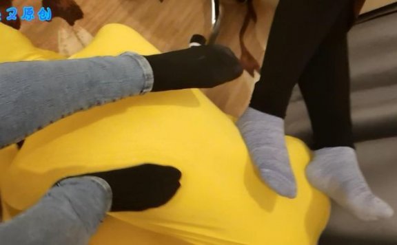 【网盘】【羲又原创】双S之爸爸的爸爸叫爷爷！羲又带素人闺蜜舔鞋闻脚坐脸调教 YC-220531