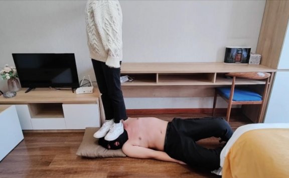 【网盘】【00后小彤】脏空军新年第一次踩哥哥 YC-230127-8