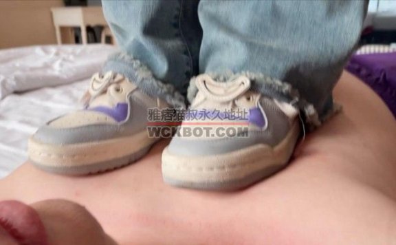 【网盘】【00后小彤】阿迪运动鞋踩踏插嘴踩鞋印 YC-230909-10