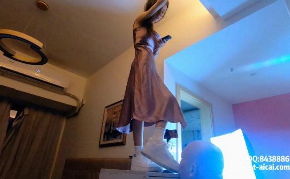 【网盘】【素人S】美竹姐姐白色空军一号踩舌头 YC-240714-4