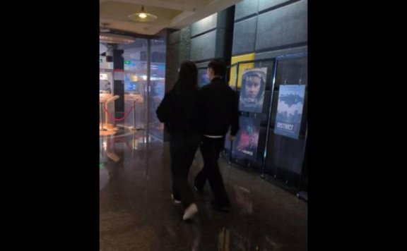 【网盘】B692 – 无意识疯狂抖腿的耐克板鞋踩手察觉2次 bf43880