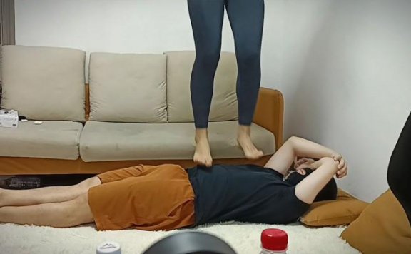 【网盘】『高兴儿』三人群踩 带着闺蜜妹妹同时在m身上蹦跳 YC-240904-4