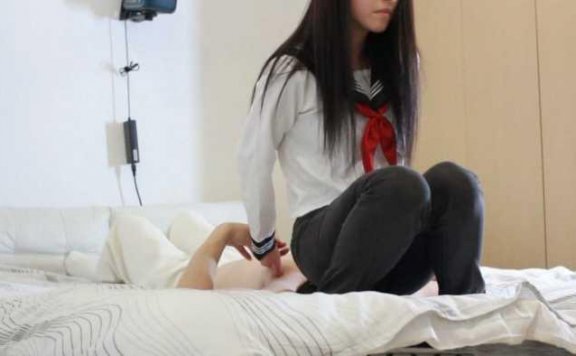 【网盘】【黑丝诱惑】素人篇：大二学生晓俞牛仔裤坐肚子坐脸窒息 YC-250127-3