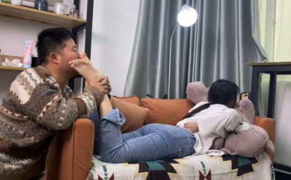 【网盘】【第5风格】 00后酱一边玩手机一边被舔脚 YC-241127-9