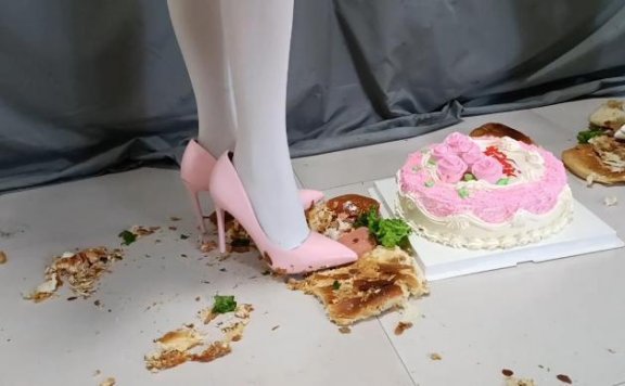 【网盘】丽人馆。双S踩踏生日蛋糕,两双高跟鞋上粘满了恶心的奶油,应该怎么清理呢YC-250212-3