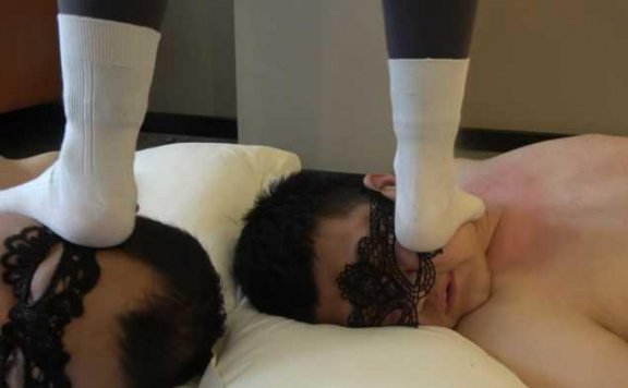 【网盘】【彼岸花】瑜伽裤白袜白鞋踩踏双贱狗 YC-250302-3