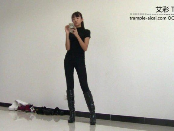 【网盘】00后天使女主皮靴骑乘贱狗爆踢肋骨全体重踩！