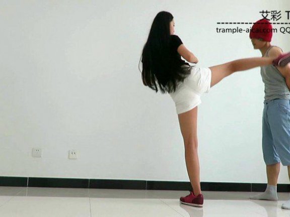 【网盘】超漂亮天依女主暴打小流氓！