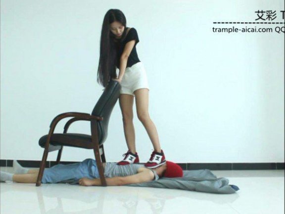 【网盘】天依女主脚下的运动人体垫！