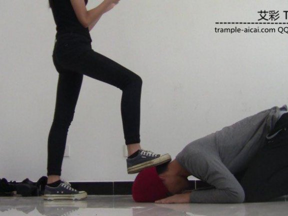 【网盘】00后天使女主暴打贱狗踢裆膝顶！