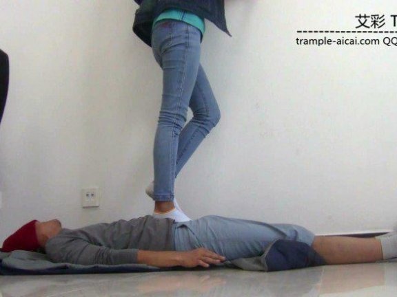 【网盘】萌主棉袜+长靴虐踩贱狗下体及全身！