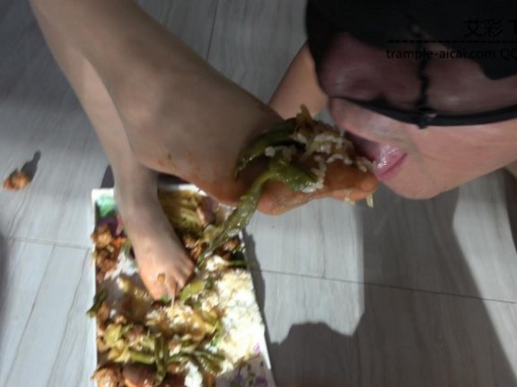 【网盘】丝足喂食，圣水泡饭