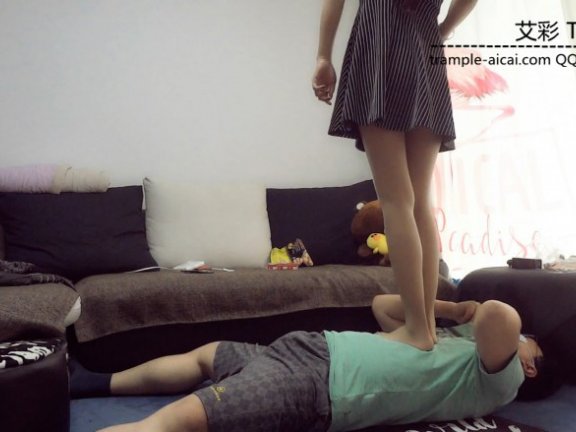 【网盘】新人超美女S大薇薇肉丝踩祈祷哥