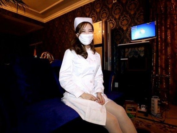 【网盘】【芮琪女王】蒙面护士 秀白丝脚底语言诱惑 无剪辑版