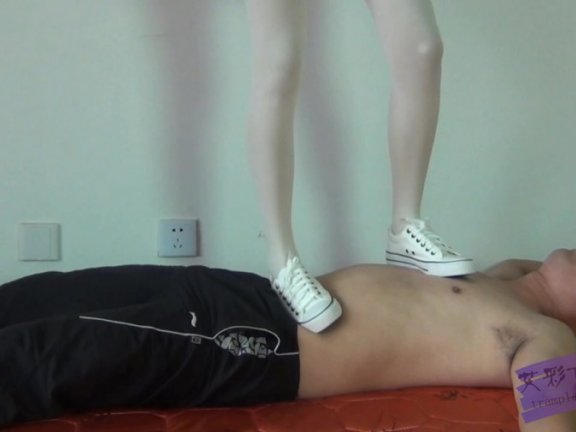 【网盘】LULU 新买的帆布鞋踩踏 不喜欢舔也得舔