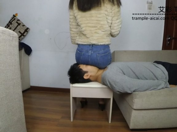 【网盘】90妹子牛仔裤坐脸