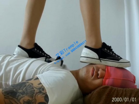 【网盘】长腿女神帆布鞋踩踏肥仔