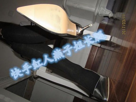 【网盘】【快手红人】银白色高跟屠杀脚奴