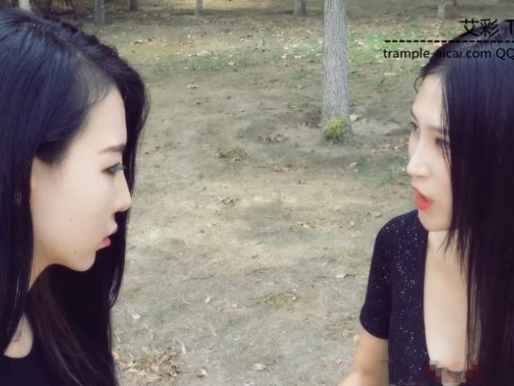 【网盘】美女公园教闺蜜踢裆虐蛋(有花絮) 180624-6