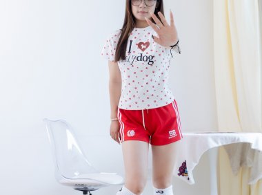 资讯|物恋传媒 – NO.2482期 《小可》 运动鞋，白棉袜，裸足，物恋传媒摄影作品