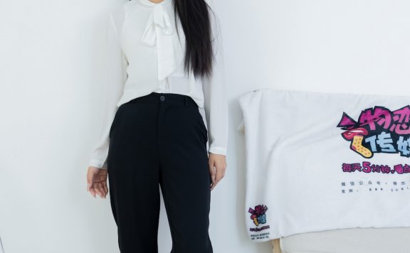 物恋传媒 – NO.2451期 《岚岚》 高跟鞋，短肉丝[图片中数量比较少，视频中仅穿鞋的包含]，裸足，剪指甲剧情，