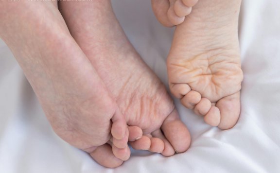 物恋传媒 NO.1486 小竹&米米-小护士与瑜伽