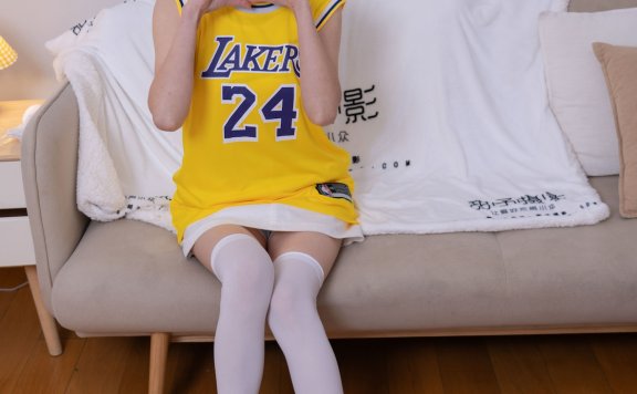 资讯|甜予摄影 – NO.021期 《齐齐》 两双AJ，过膝白丝，裸足[此部分较少]