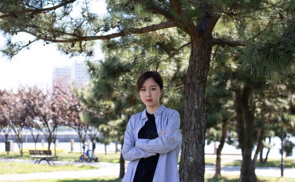 资讯|物恋传媒 – NO.056期 《飞飞》 帆布鞋，棉袜，裸足