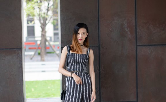 资讯|物恋传媒 – NO.048期 《琳琳》 运动鞋,船袜,裸足