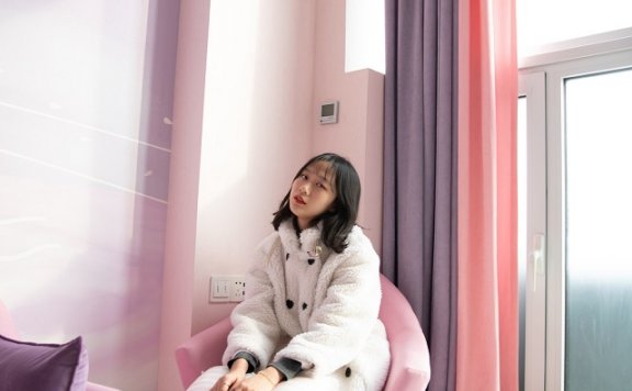 资讯|物恋传媒 – NO.125期 《落落》 运动鞋,棉袜,裸足