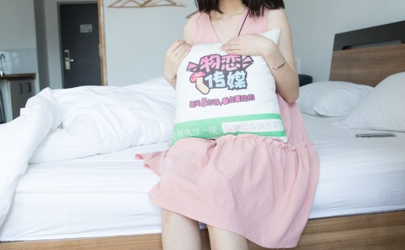 资讯|物恋传媒 – NO.169期 《》 169期: 晨曦-板鞋,棉袜,裸足