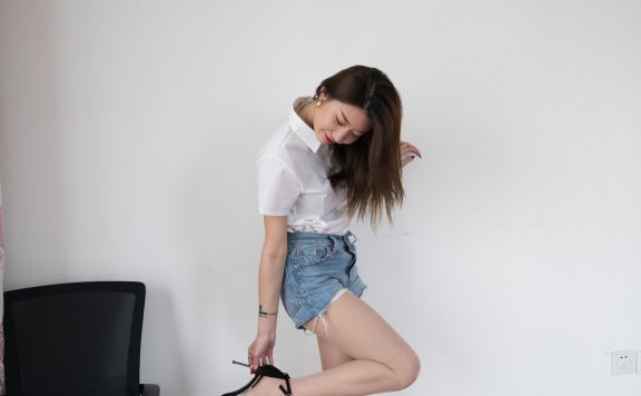 资讯|物恋传媒 – NO.367期 《言言》 高跟鞋,肉丝