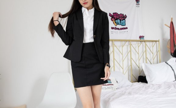 资讯|物恋传媒 – NO.560期 《菲菲》 高跟鞋，短肉丝，裸足，扭伤剧情，踩东西剧情