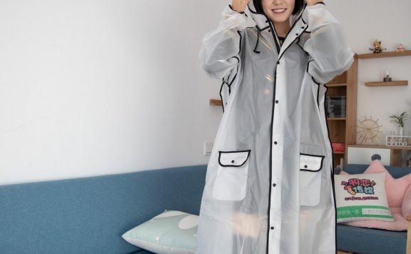 资讯|物恋传媒 – NO.611期 《小飞》 雨衣，雨靴，JK制服，厚肉丝，过膝袜